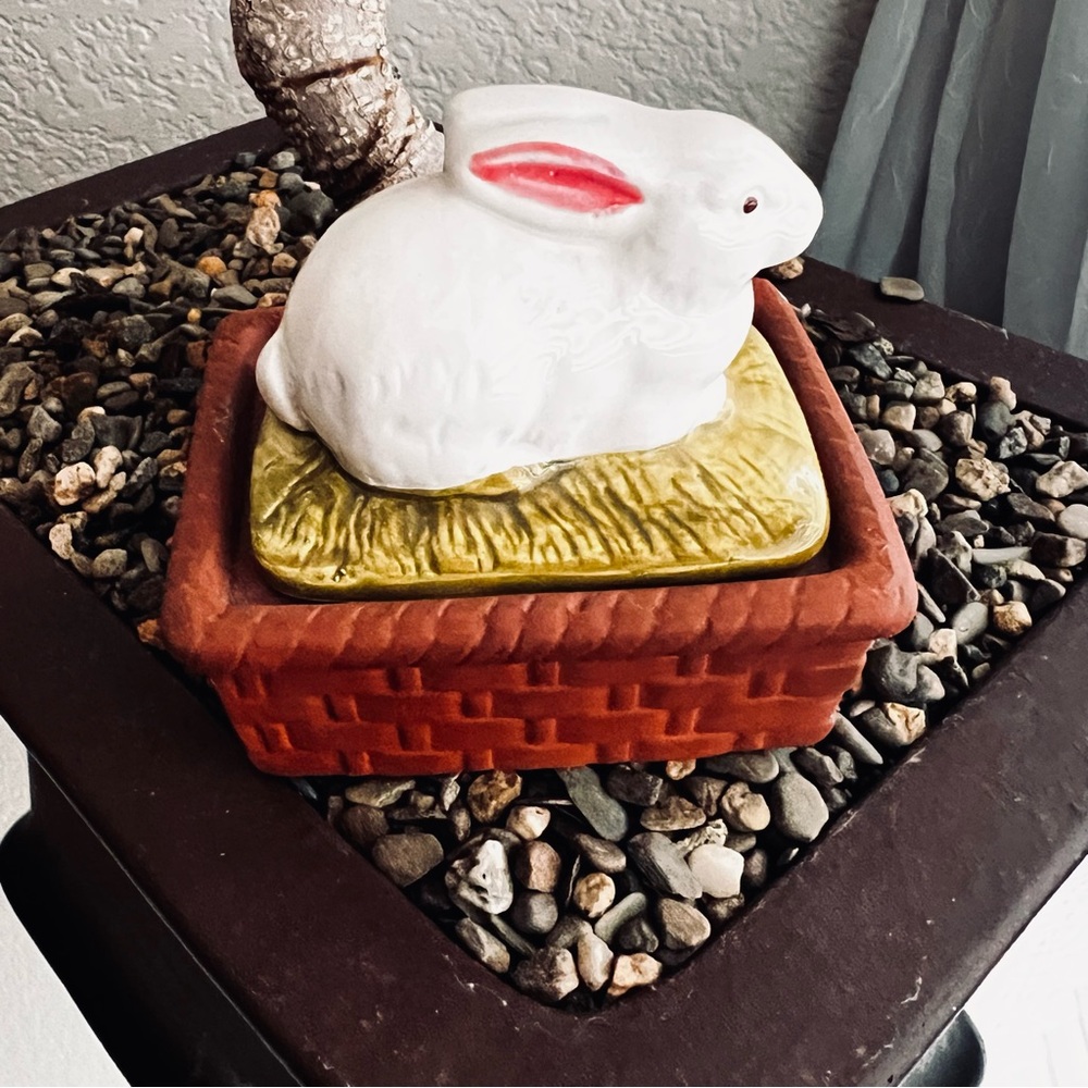 🐇 Vintage White Ceramic Bunny Rabbit Trinket Box Holder